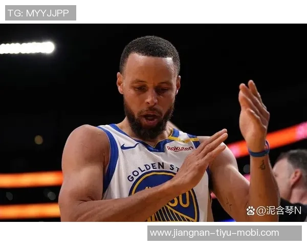 库里赛前得知巴特勒缺阵迅速调整战术直接启用理查德应对挑战 库里赛前得知巴特勒缺阵迅速调整战术直接启用理查德应对挑战