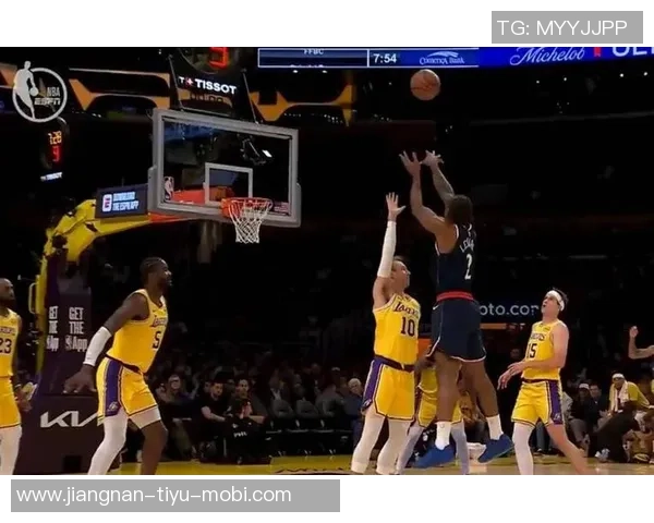 明天对阵雷霆泰伦卢谈小卡和比尔出战情况尚不明朗