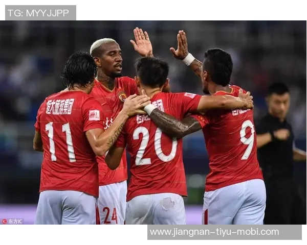 麦克法兰谈红牌事件强调球队纪律性与文化无关并鼓励球员坚持到底